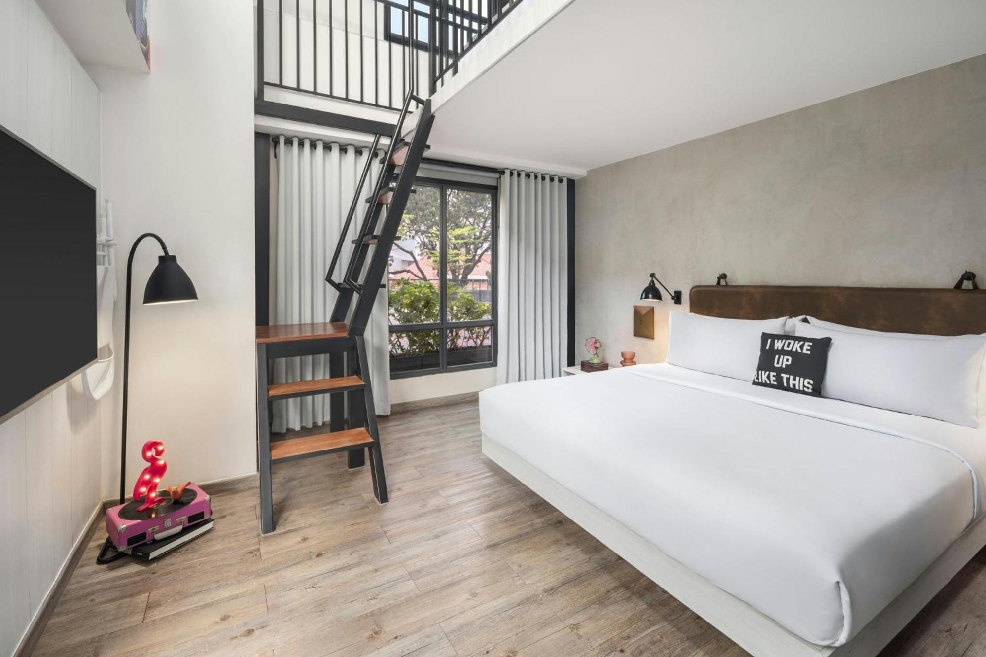 Moxy Bandung Hotel Exterior photo